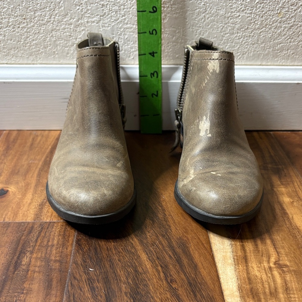 Sorel Brown Ankle Boots with Zipper 6 US